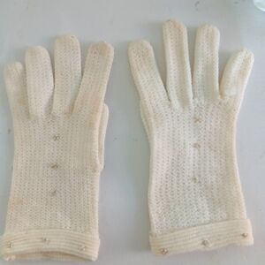 Cream color made in Italy vintage gloves